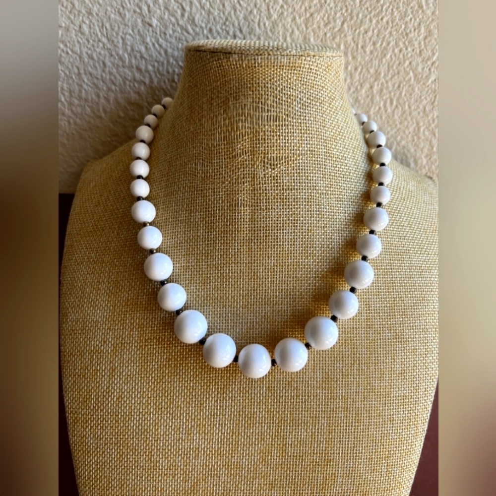 Genuine Lucite Made In Hong Kong White Graduated Bead Necklace 17"